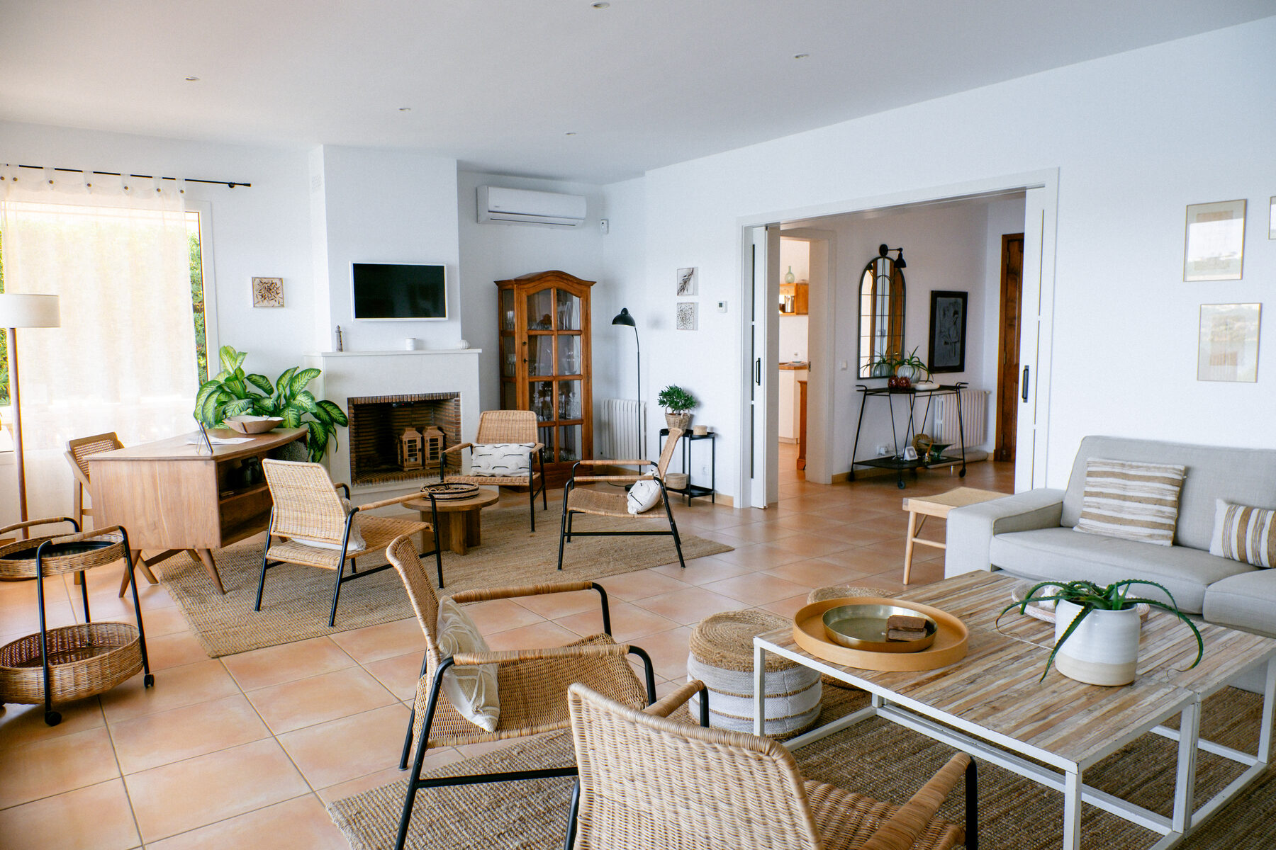 Salón con chimenea
